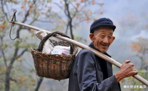 鸡蛋|过50岁后的人,少吃瓜子花生多吃这3类美食,胜过每天喝骨头汤