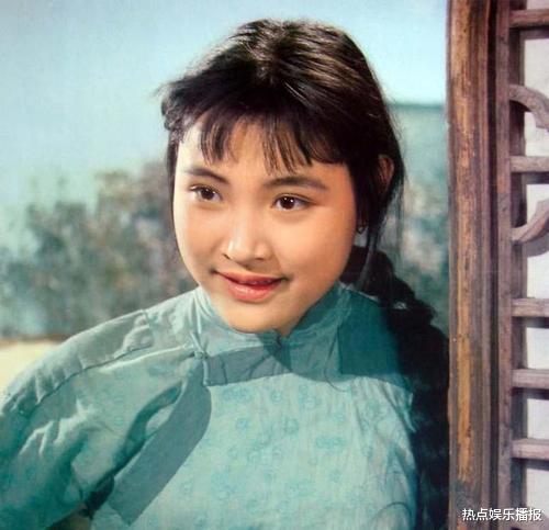 中国国籍|宁愿放弃中国国籍，也要去美国端盘子的女明星，如今回到中国想捧红女儿