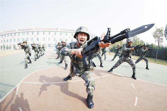 「特种兵」现实版的“士兵突击”：他打败欧美13支特种兵，获2次个人一等功