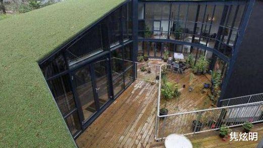夫妻花17万买下蓄水池改造成豪宅， 朋友们看到后表示赞叹
