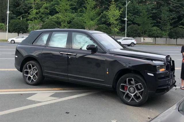 [面包车]劳斯莱斯与长安面包车相撞，损失近100万，不能给穷人一条活路？