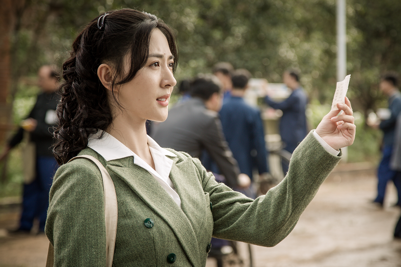 「杨幂」她曾是杨幂助理，因长相出众被导演看中，如今搭档胡歌成一线明星
