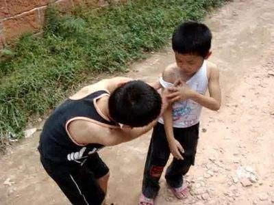 知情者■儿子打同学，对方家长索赔3万，妈妈大怒：给儿子6万，再打一次