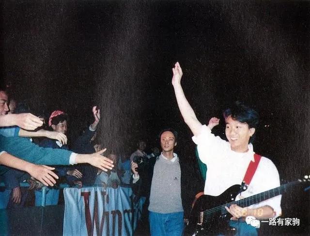 「演唱会」黄家驹的八大名场面，几乎每一个都与演唱会有关