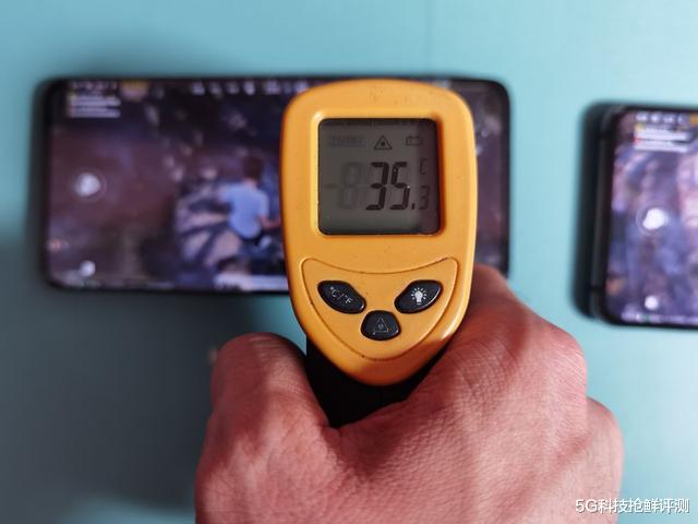 小米科技|安兔兔排行，iQOO 5不及小米10至尊纪念版，游戏体验能逆袭吗？