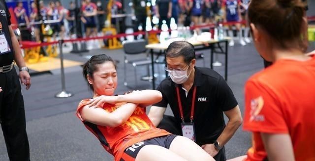 王梦洁|女排全锦赛体能测试将结束，王梦洁背部力量欠缺，李盈莹浓妆艳抹