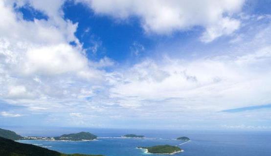 「三亚」它，是中国海滨城市，是东方夏威夷