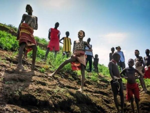 毒蛇|与世隔绝的“哑巴”部落：5万人从来没有说过话，靠吃虫蛇为生