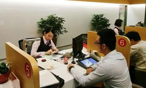 卖房顺序是什么？先过户还是等钱打卡上再过户？长知识了