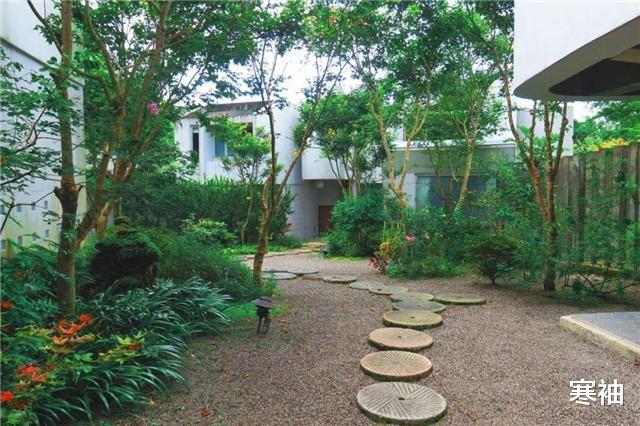 寒袖|他从穷小子变成亿万富豪，买下22000㎡山谷供家人生活，令人羡慕