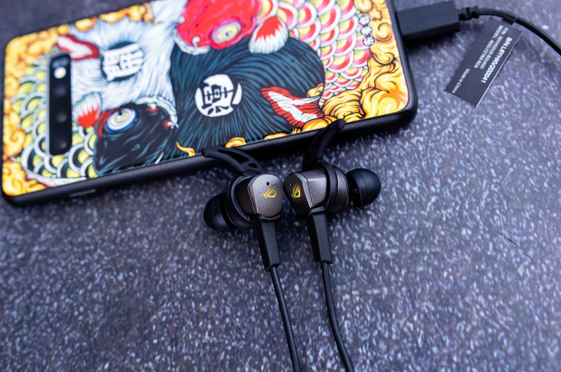 耳机|入耳式耳机也能玩RGB？ROG降临RGB使用体验