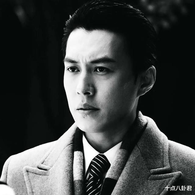 靳东■靳东：离开大9岁的江珊，娶二婚女李佳，如今生两个儿子很幸福