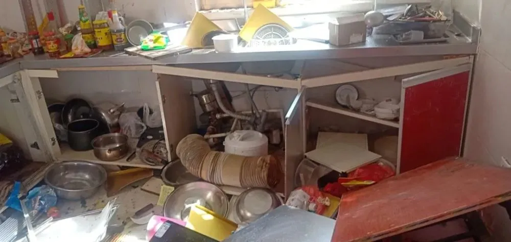 |厨房突然爆炸，品牌油烟机被炸飞