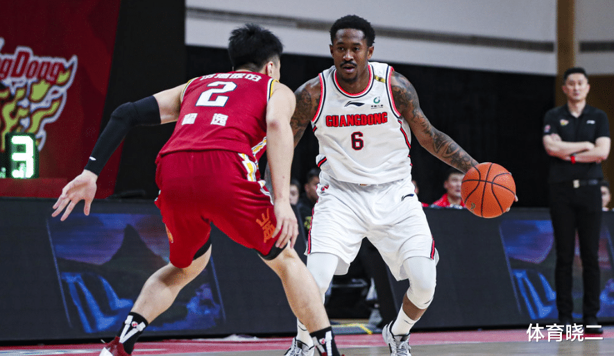 广东男篮|11分12板！宏远2米06内线两战连续爆发，朱芳雨会续约他吗