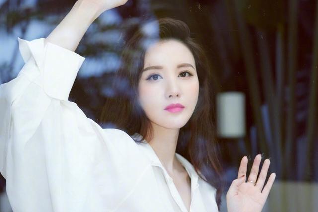 张萌|张萌明明背景深厚，手握半个娱乐圈资源，为何一言不合就认怂？