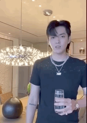 李雪琴|自杀未遂的脱口秀黑马：李雪琴没你想的那么简单！