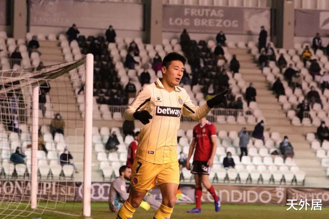 武磊|武磊之夜！中国一哥又书写3大新纪录，球迷热议：这个夜没白熬