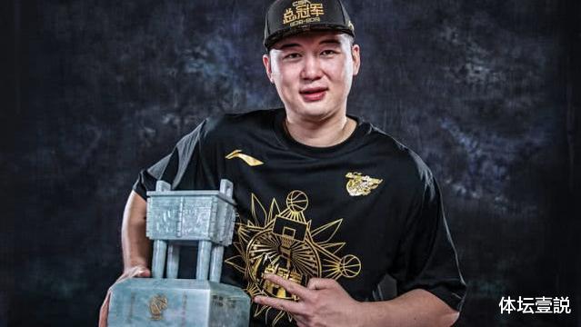 广东男篮@广东休赛期离队首人宣布，曾送新疆绝杀，杜峰苦心培养却毫无进步