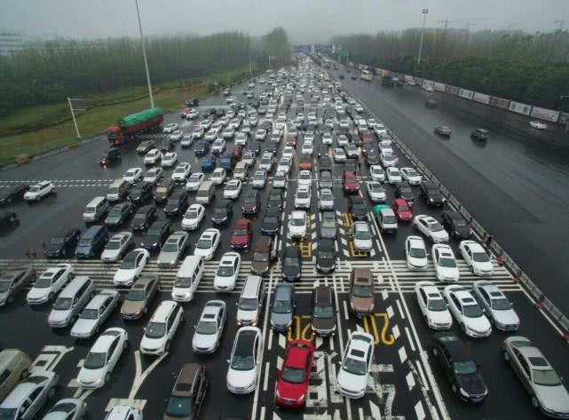 涡轮增压■遇上大堵车才明白,涡轮和自吸的差别这么大,车主直呼想卖车