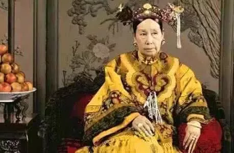 翡翠|慈禧的4块翡翠原石，经3位总理督造，60位玉雕师倾力雕琢，终成四大国宝！