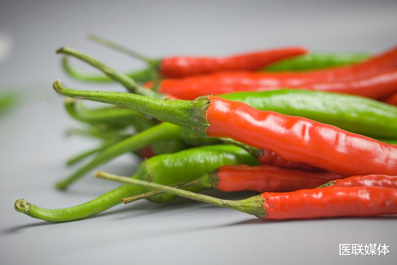 饮食:肾脏出现病变后,应牢记这3个“少吃”,让饮食“绑住”健康