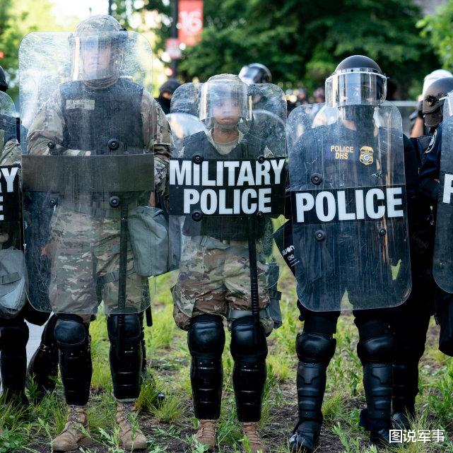 显卡|美国又乱套了！黑人被特朗普支持者枪杀，第二天一名白人被反杀