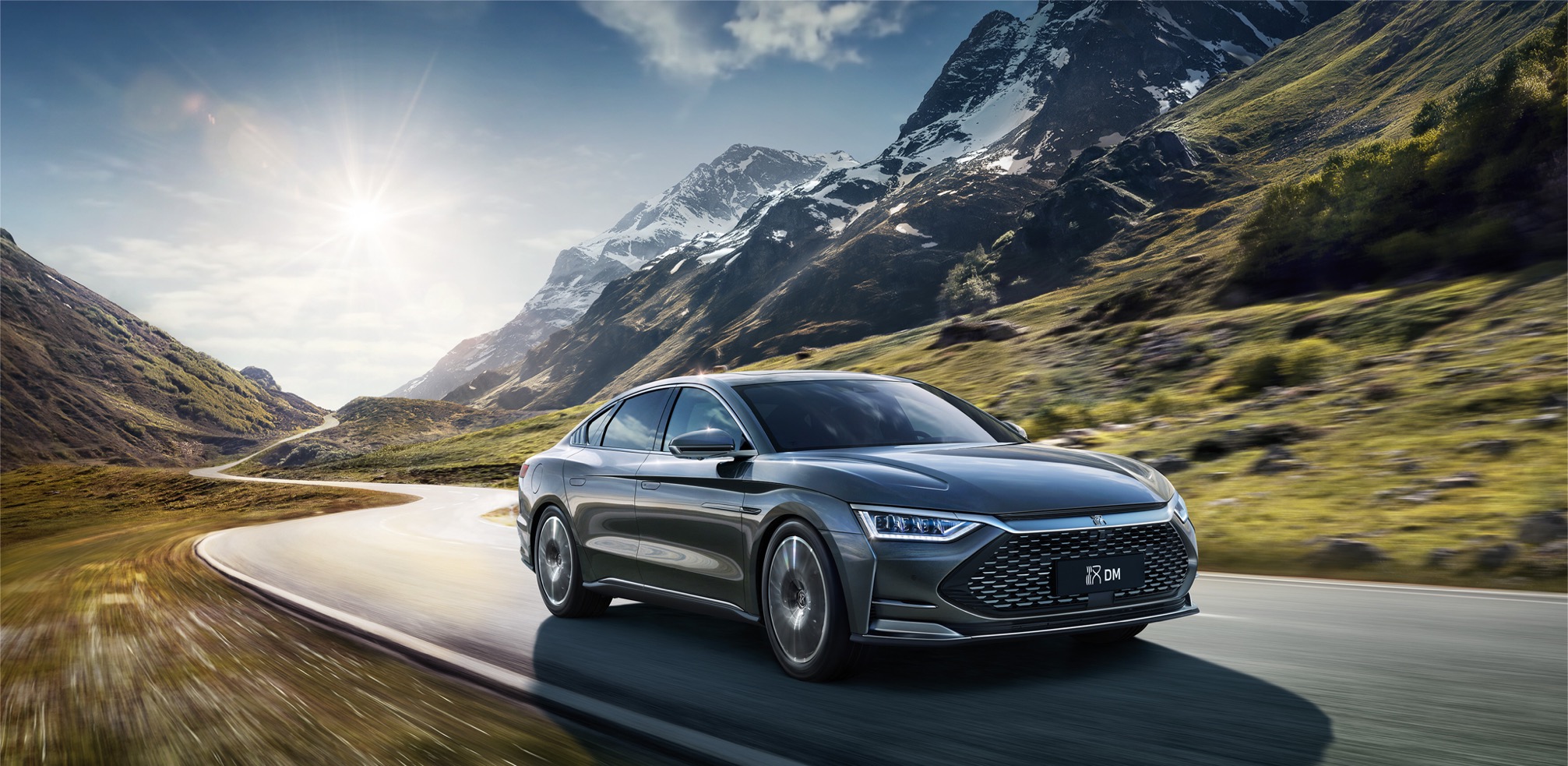 比亚迪汉|比亚迪汉携“刀片电池”登场!别再拿国产开玩笑了