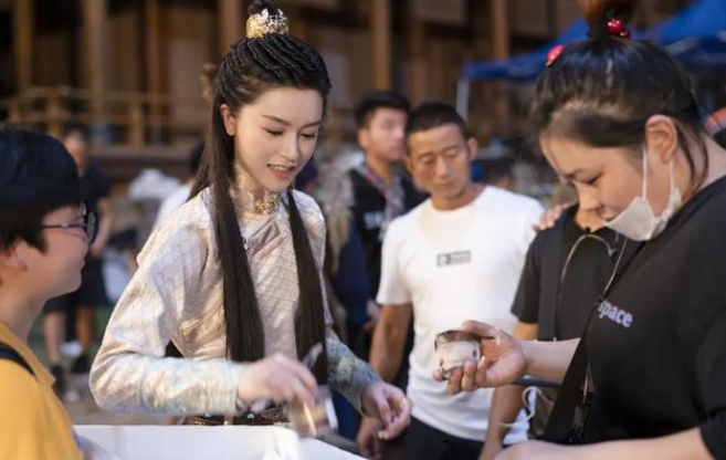 李嘉欣|王晶《倚天》新剧照，宋青书比张无忌年轻？看到赵敏：有那味儿了