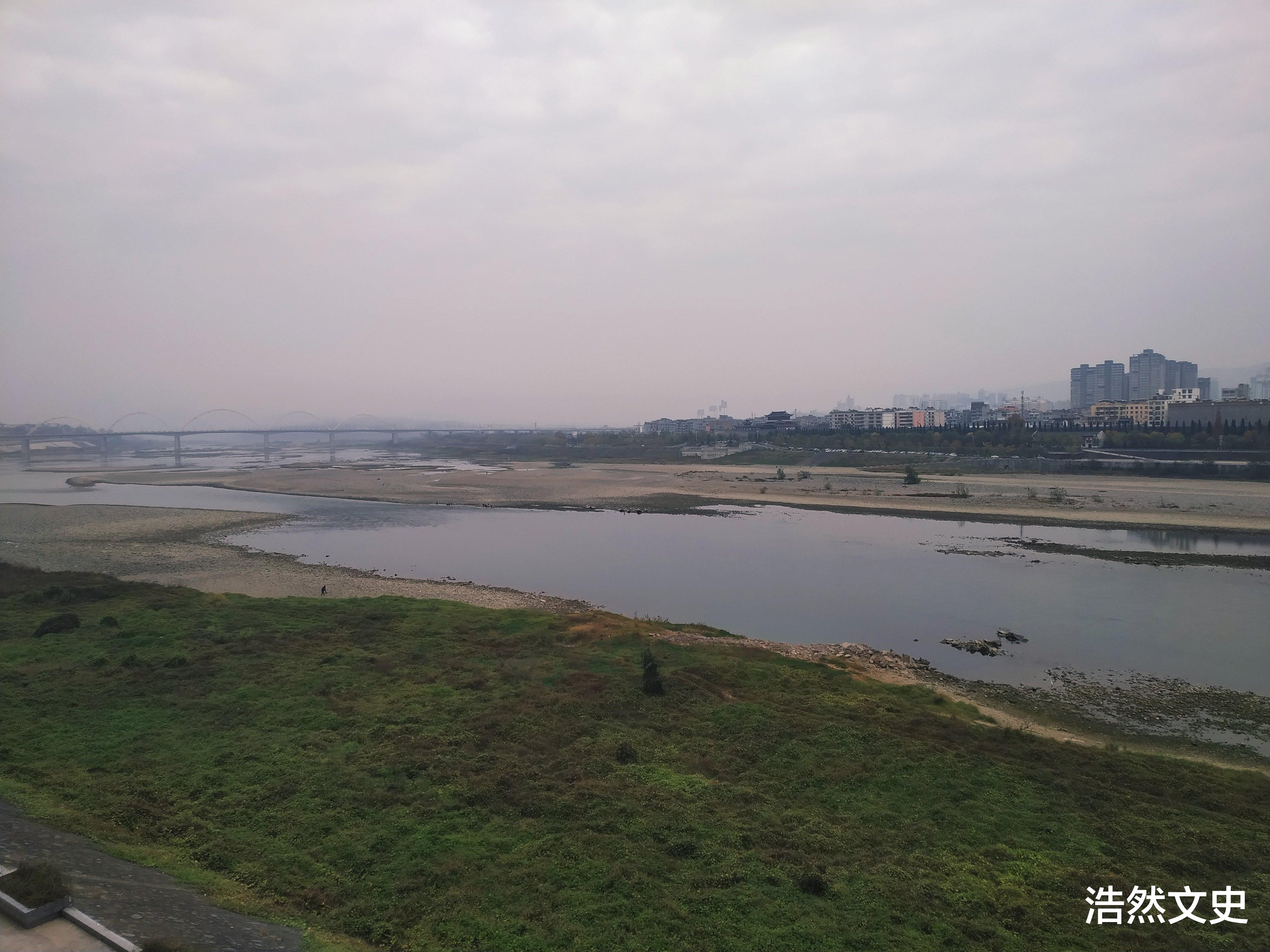 汉江：这是一条傲娇的江：以“汉”命名，古书中与长江、黄河平起平坐