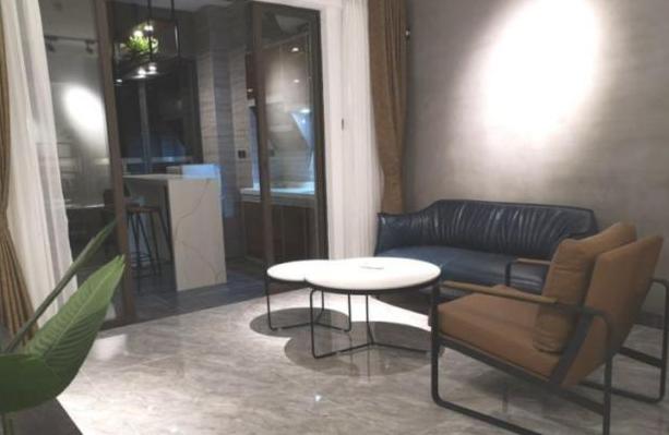 |只有35平米,完美的小户型,她把阳台改造成餐厅厨房,太机智了