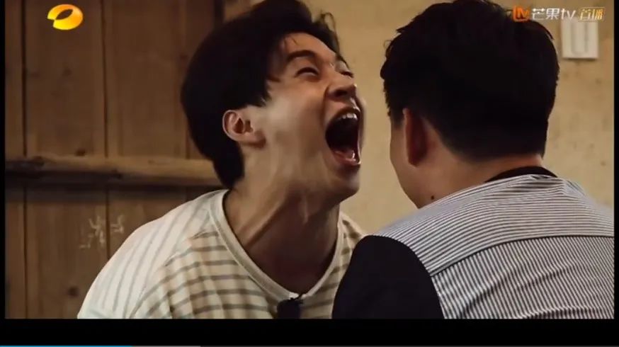 人物设定|被何炅黄磊踢出群聊，全网骂退出节目，却在韩国成万人追捧的音乐天才？