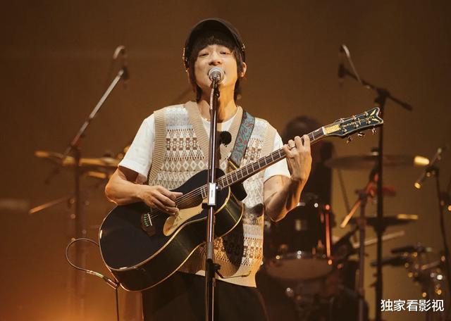 彭坦|中国乐队主唱的颜值天花板，娶名模12年零绯闻，42岁仍是少年