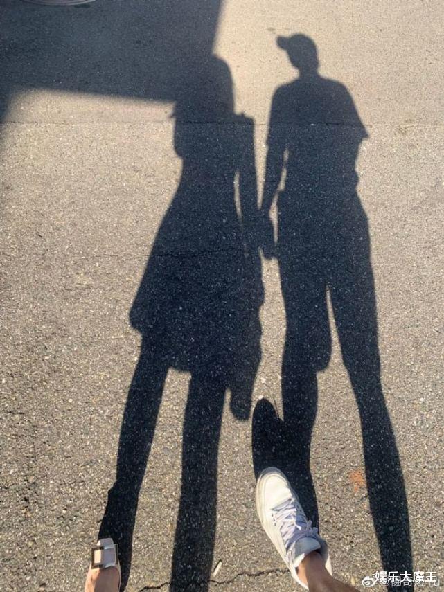 结婚|棒棒堂成员杨奇煜官宣结婚，晒与妻子甜蜜合影：我是她的人，她是我女王