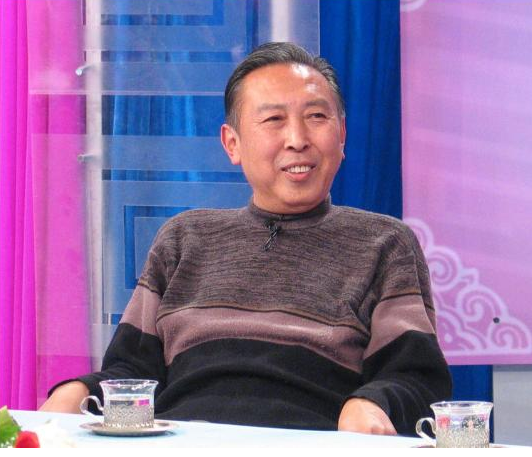 郭德纲|郭德纲有一位干爹特别厉害，从相声到电影，合作对象全是明星