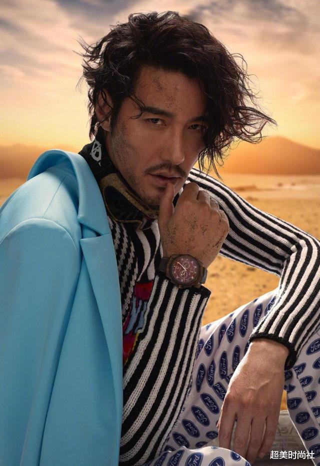 胡兵|毛戈平太厉害！把49岁胡兵化妆成20岁，松弛细纹全消失