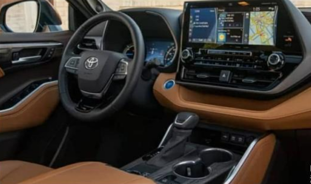 吉利汽车@疑似全新陆巡，据悉21年4月或上市，将配3.5T V6缸+10AT挡