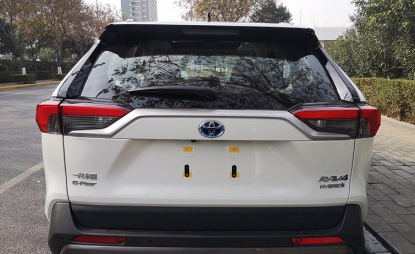 丰田RAV4|20万提辆新款丰田RAV4，行驶5900公里后，车主终于说了句大实话！