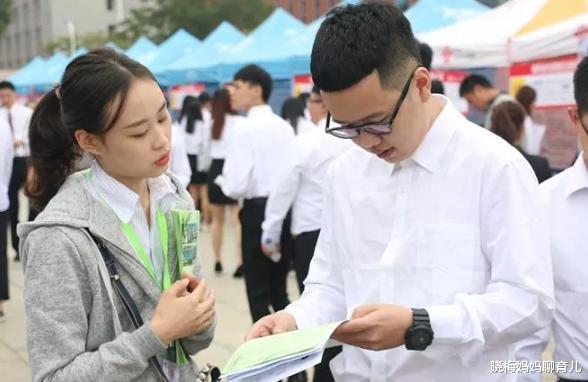 大学|女儿高考450分，父母大摆40桌宴席，亲戚：三本大学也好意思