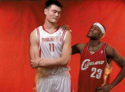 姚明▲2011年赛季报销的姚明成为自由人，还有哪些球队开出报价呢？