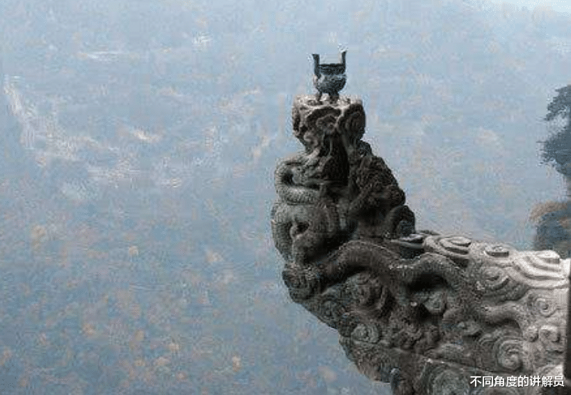 武当山|悬崖上的“夺命”香炉，百年来殉命者不计其数，炉上雕工精美绝伦