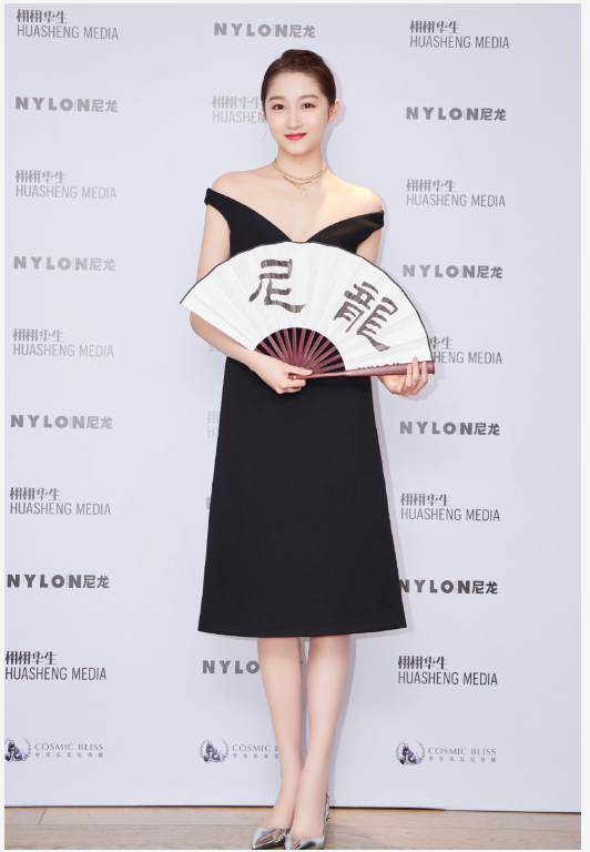 「关晓彤」视觉中国“照妖镜”又来了！关晓彤离了10级美颜，还是鹿晗的小甜心吗？