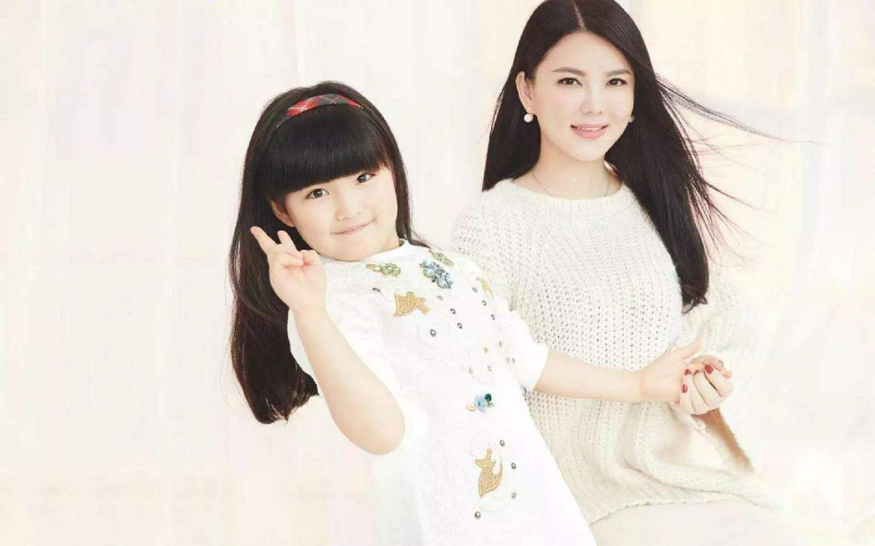 王诗龄|王诗龄成叛逆少女,李湘节目无奈吐槽,声称夫妇二人常低头认错