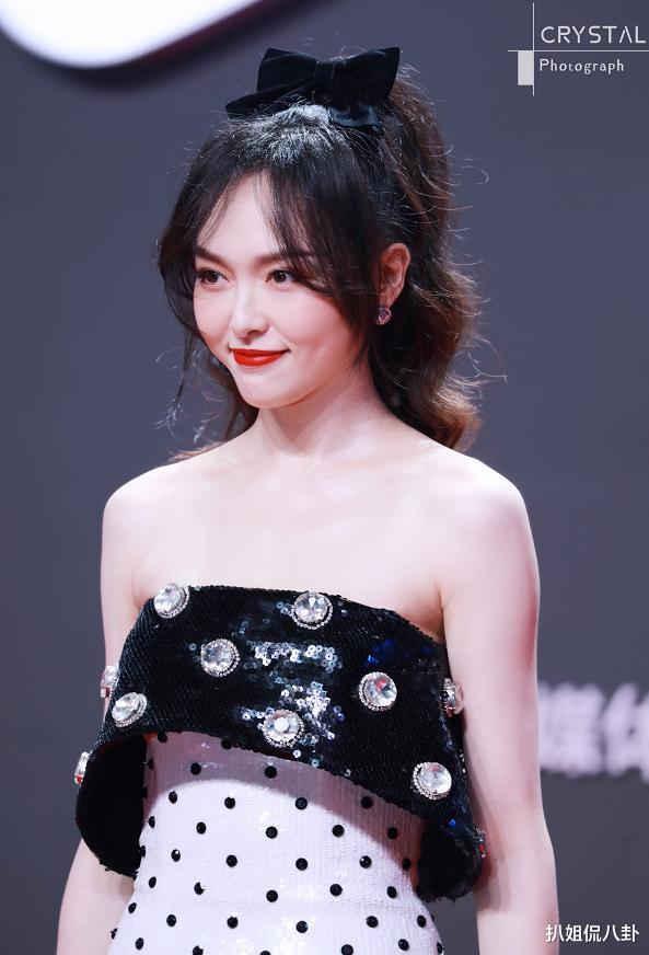 迪丽热巴|腾讯红毯女明星集体灾难，杨紫臃肿迪丽热巴脸僵，唐嫣气场太弱