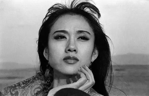 杨丽萍|6月7日, 徒弟水月与同性女友结婚后, 国家一级演员杨丽萍也\翻车\了