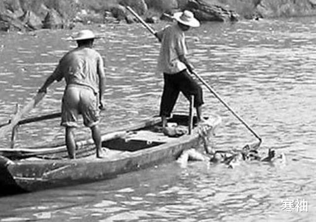 寒袖|长江捞尸人：50年打捞400多具尸体，又脏又臭又晦气，难找接班人