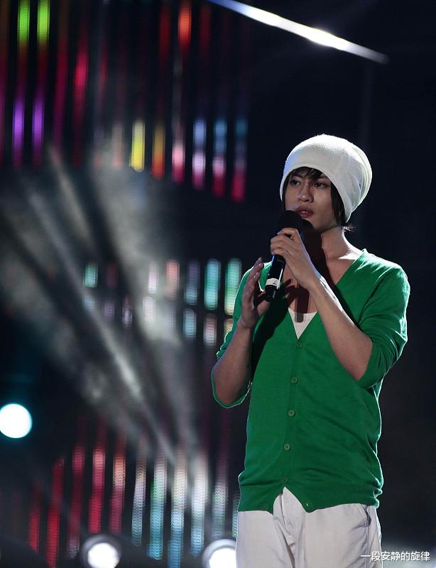 「王乃恩」他从小被赵本山疼爱，成名后却“睡了8名”粉丝，颜面丢尽后销声匿迹