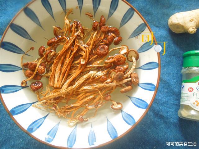 茶树菇|秋天的夜里，餐桌上该有这样一碗暖汤，外头再冷回家喝一碗就暖了