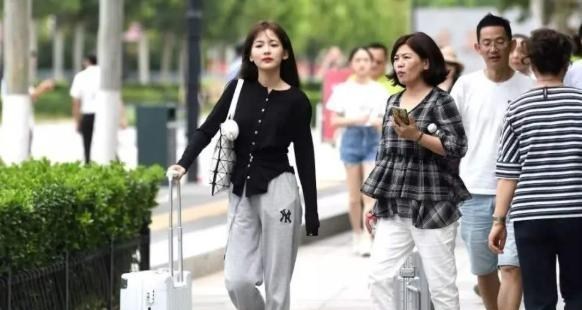 大学|学生上大学，父母每月给1500“生活费”够么？学长：属实有些拮据