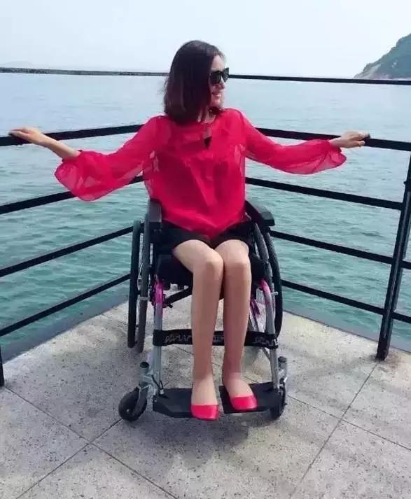 [梁艺]中国首位轮椅上的女主播，现在怎么样了？