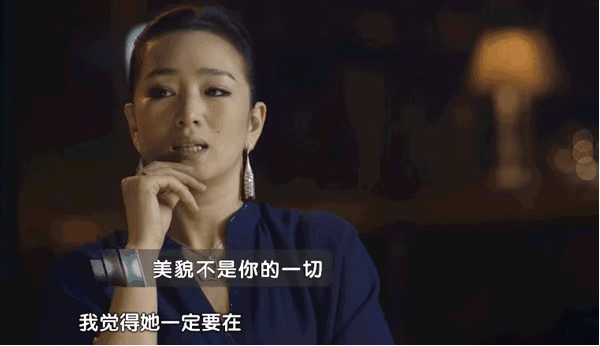 【巩俐】55岁巩俐法国逛街被拍 素颜超憔悴 竟比旁边72岁外国老公显老!